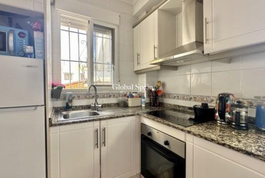 Wederverkoop - Huis -
ORIHUELA COSTA - La Florida