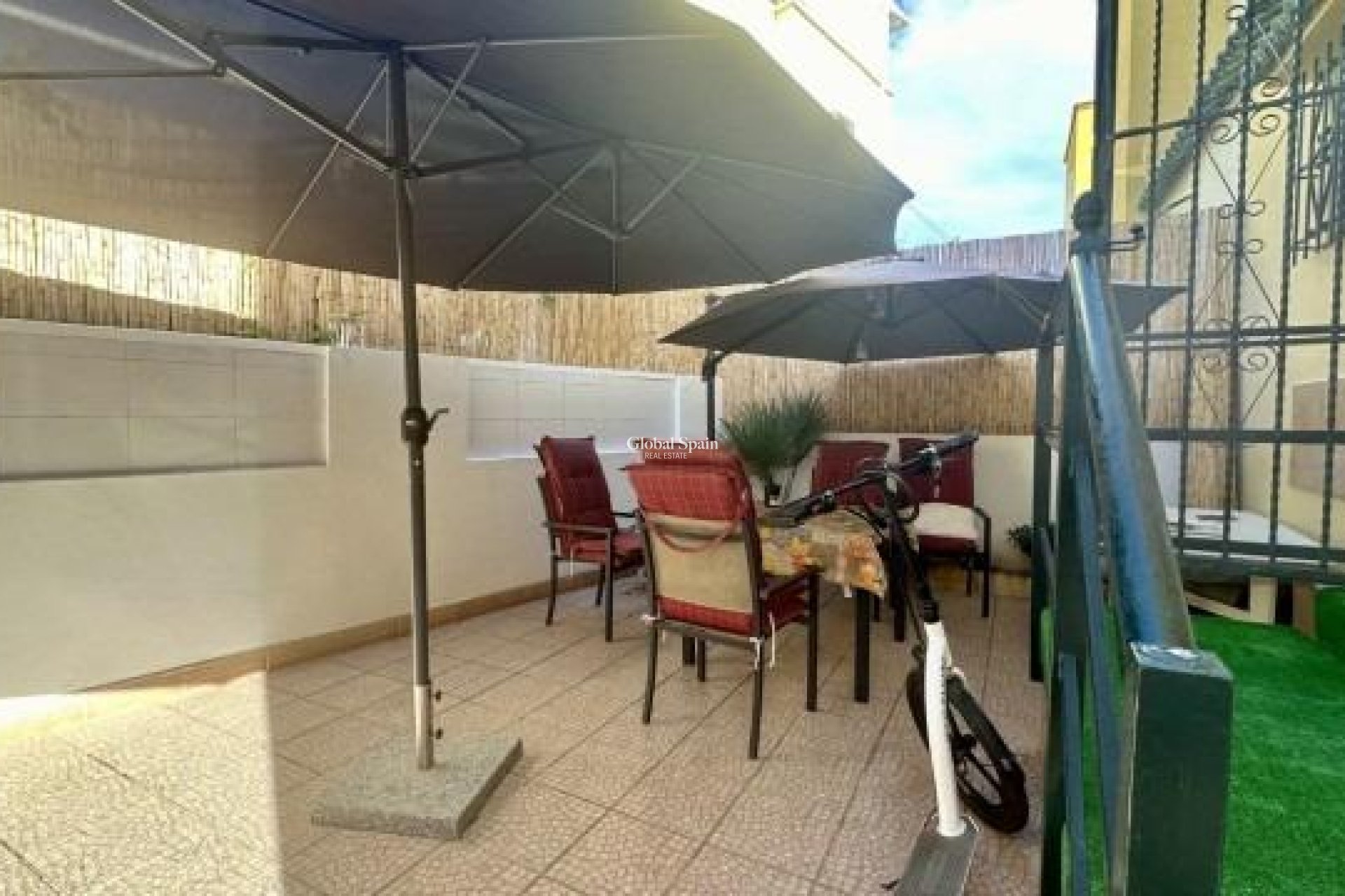 Wederverkoop - Huis -
ORIHUELA COSTA - La Florida