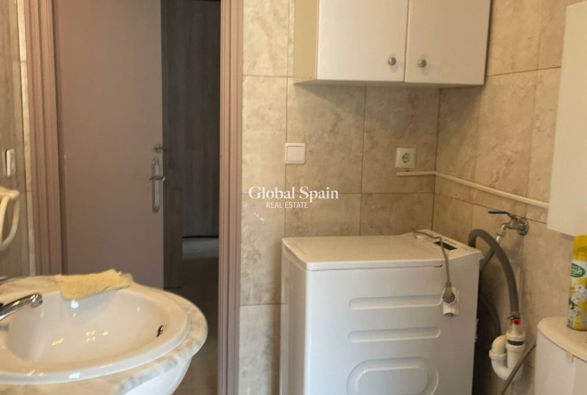 Wederverkoop - HUIS -
ORIHUELA COSTA - La Florida