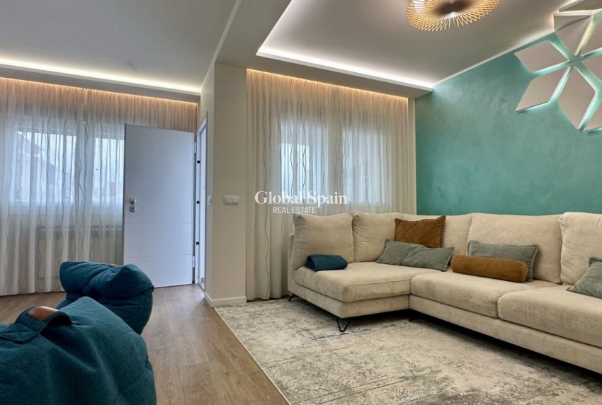 Wederverkoop - HUIS -
ORIHUELA COSTA - La Florida