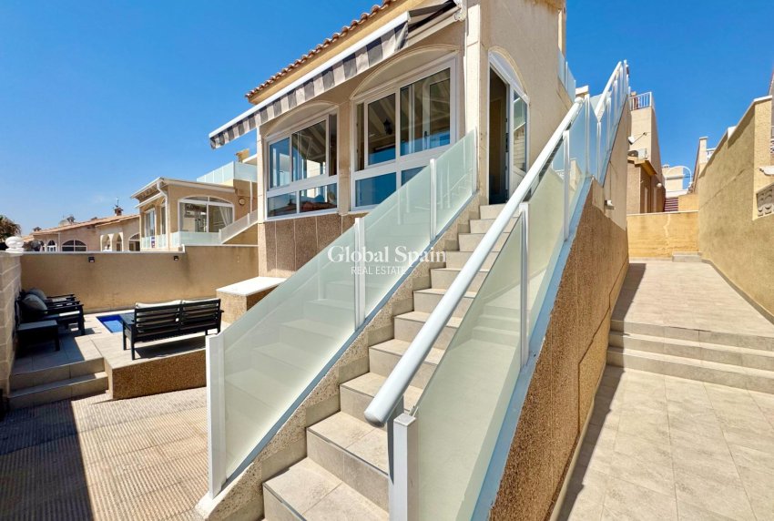 Wederverkoop - HUIS -
ORIHUELA COSTA - La Florida