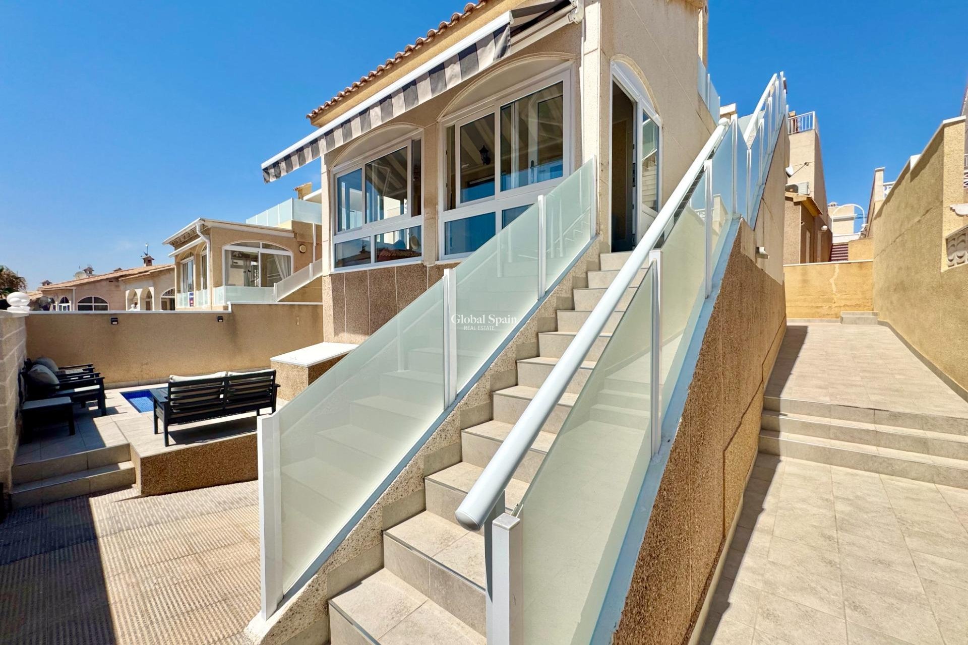 Wederverkoop - HUIS -
ORIHUELA COSTA - La Florida