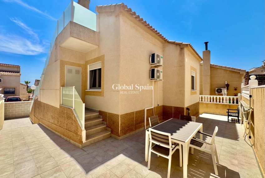 Wederverkoop - HUIS -
ORIHUELA COSTA - La Florida