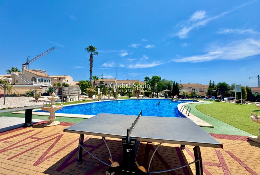 Wederverkoop - HUIS -
ORIHUELA COSTA - La Florida