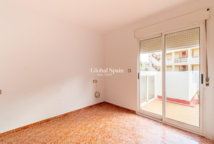 Wederverkoop - HUIS -
ORIHUELA COSTA - La Florida