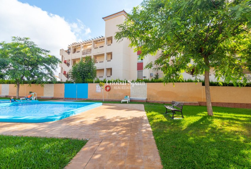 Wederverkoop - HUIS -
ORIHUELA COSTA - La Florida