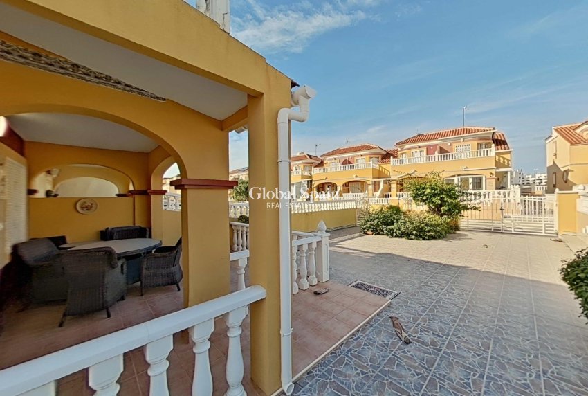 Wederverkoop - HUIS -
ORIHUELA COSTA - La Regia