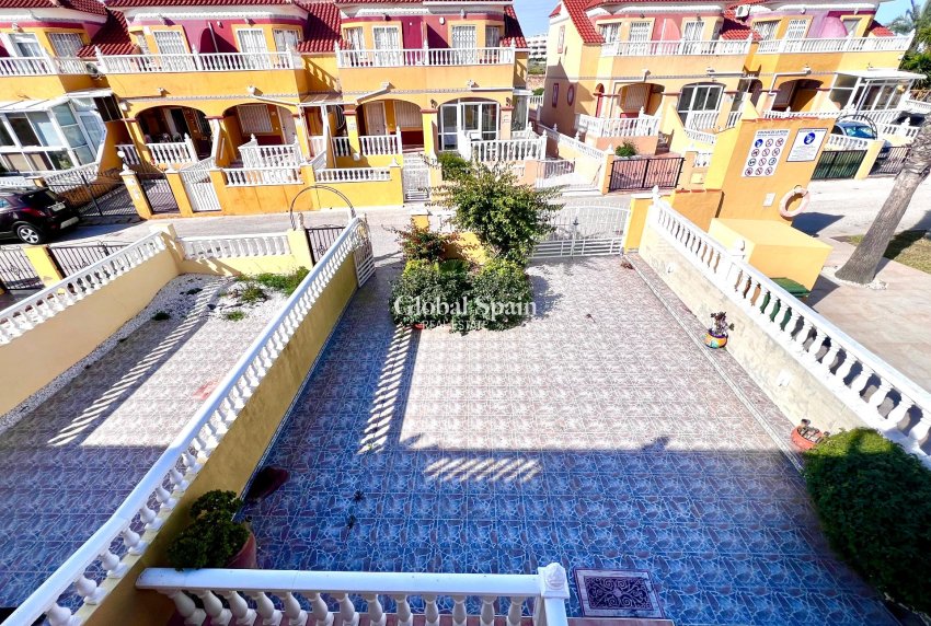 Wederverkoop - HUIS -
ORIHUELA COSTA - La Regia