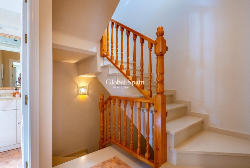 Wederverkoop - HUIS -
ORIHUELA COSTA - La Regia