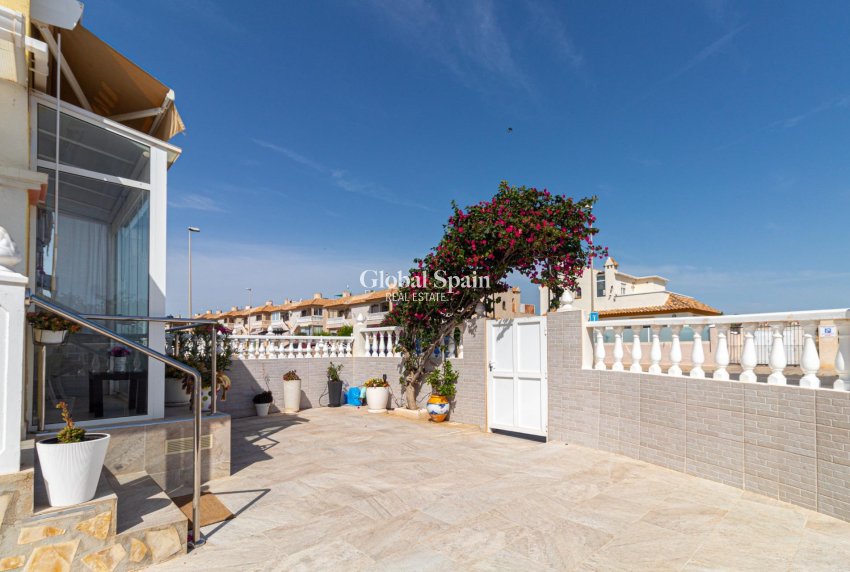 Wederverkoop - HUIS -
ORIHUELA COSTA - La Regia