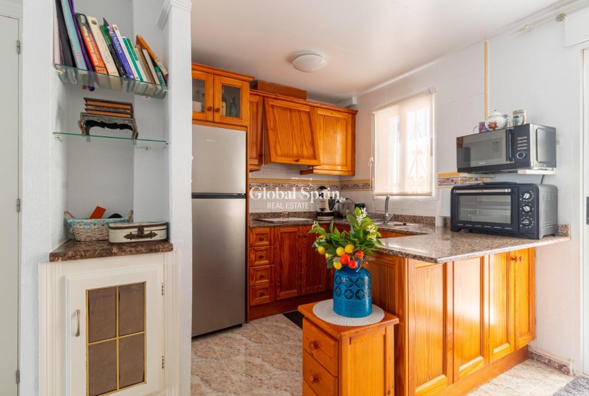 Wederverkoop - HUIS -
ORIHUELA COSTA - La Regia