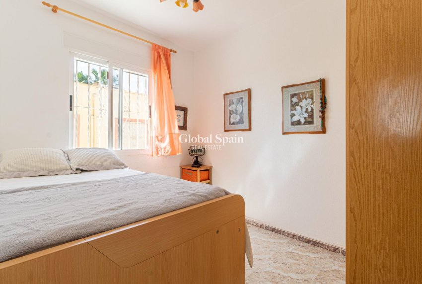 Wederverkoop - HUIS -
ORIHUELA COSTA - La Regia
