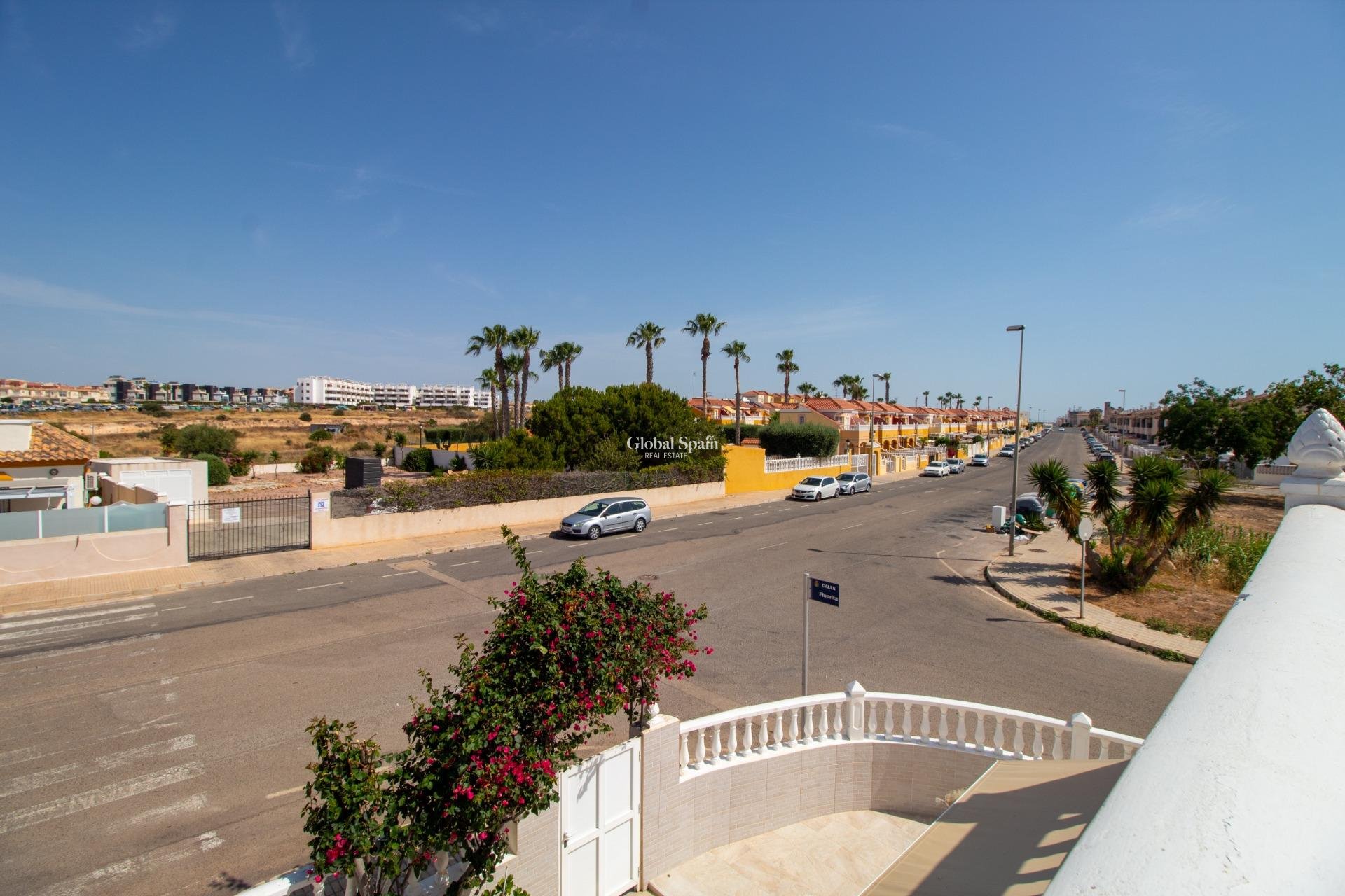 Wederverkoop - HUIS -
ORIHUELA COSTA - La Regia