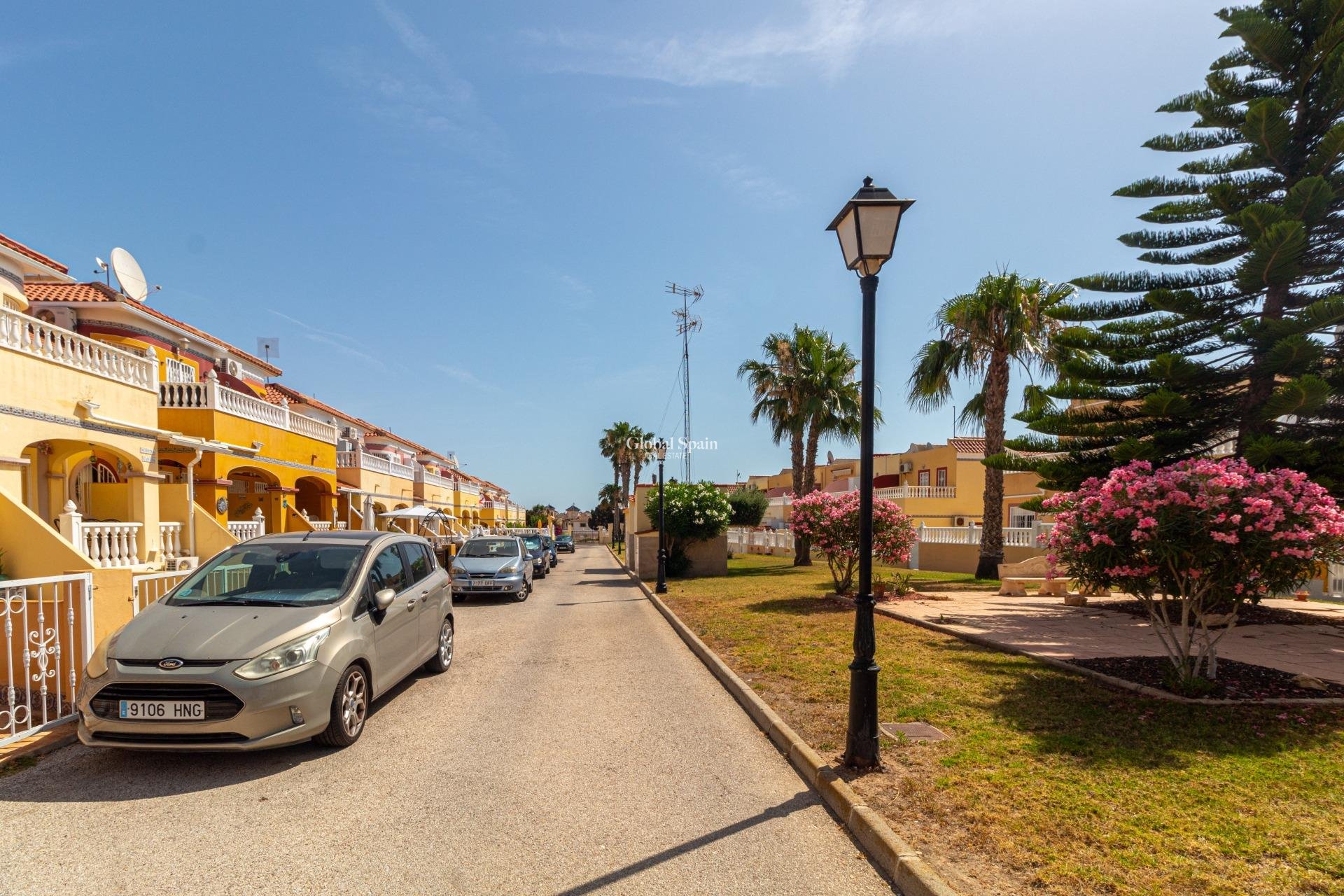 Wederverkoop - HUIS -
ORIHUELA COSTA - La Regia