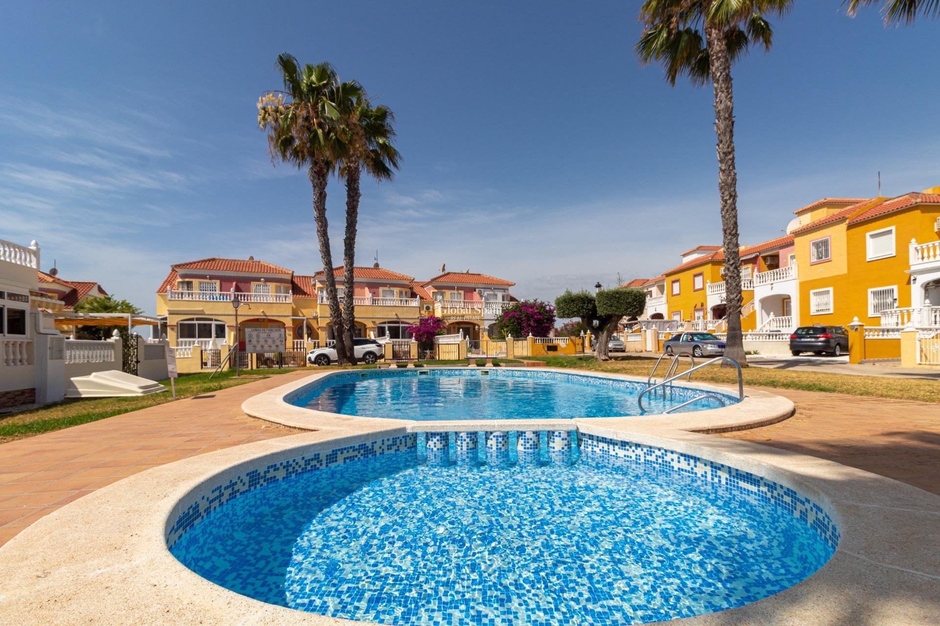 Wederverkoop - HUIS -
ORIHUELA COSTA - La Regia