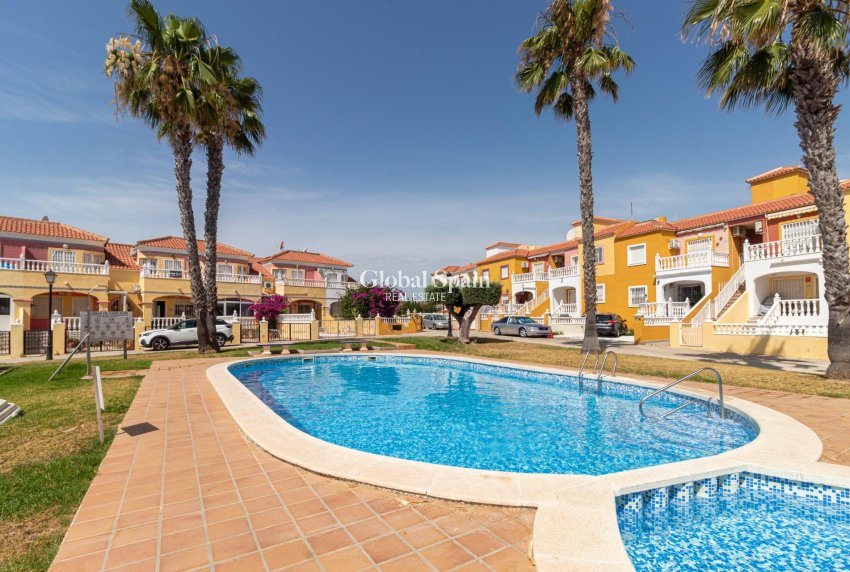 Wederverkoop - HUIS -
ORIHUELA COSTA - La Regia