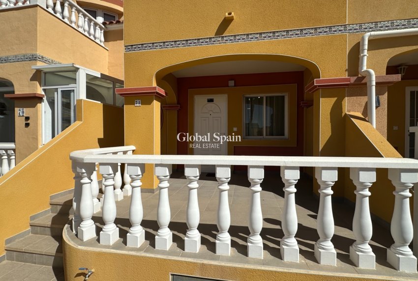 Wederverkoop - HUIS -
ORIHUELA COSTA - La Regia