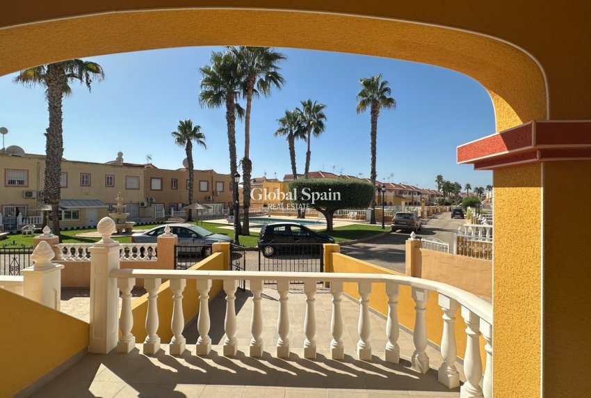 Wederverkoop - HUIS -
ORIHUELA COSTA - La Regia