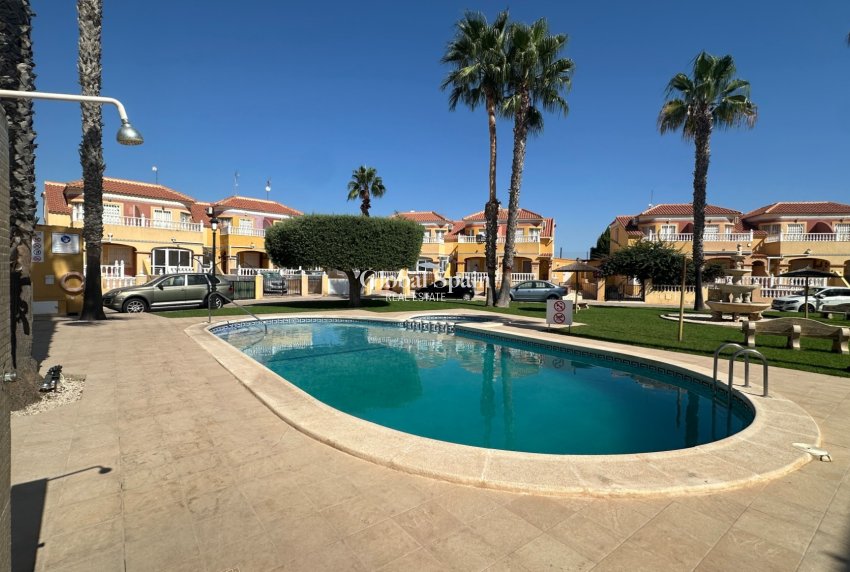 Wederverkoop - HUIS -
ORIHUELA COSTA - La Regia