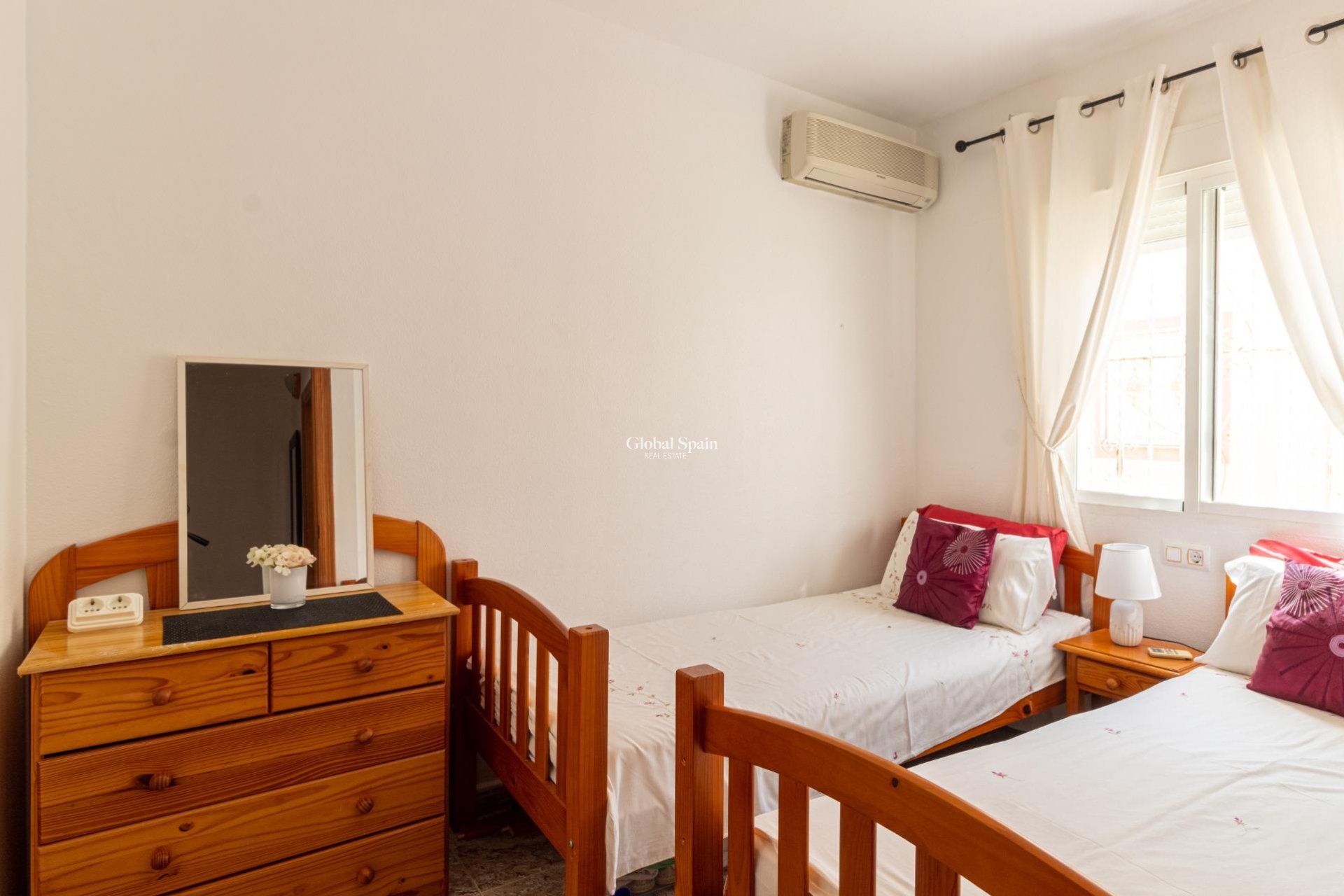 Wederverkoop - HUIS -
ORIHUELA COSTA - La Regia