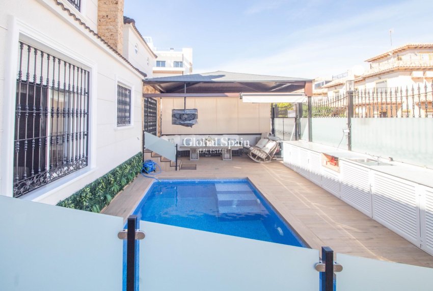 Wederverkoop - Huis -
ORIHUELA COSTA - La Zenia