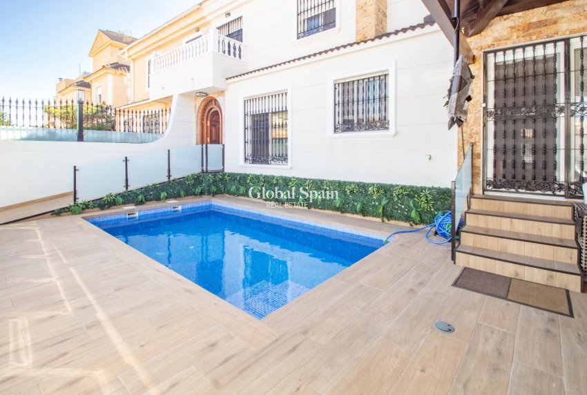 Wederverkoop - Huis -
ORIHUELA COSTA - La Zenia