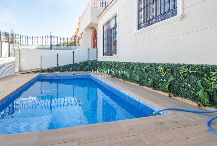 Wederverkoop - Huis -
ORIHUELA COSTA - La Zenia