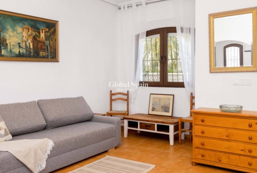 Wederverkoop - HUIS -
ORIHUELA COSTA - La Zenia