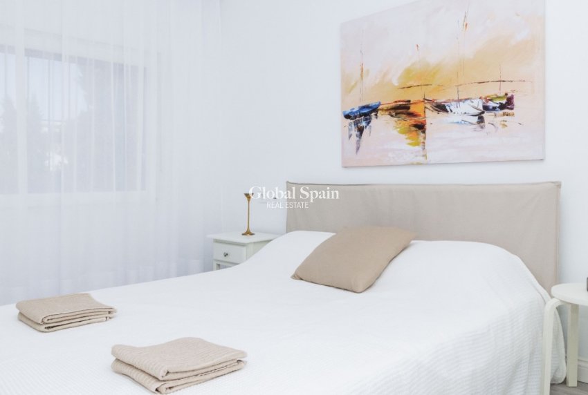 Wederverkoop - HUIS -
ORIHUELA COSTA - La Zenia