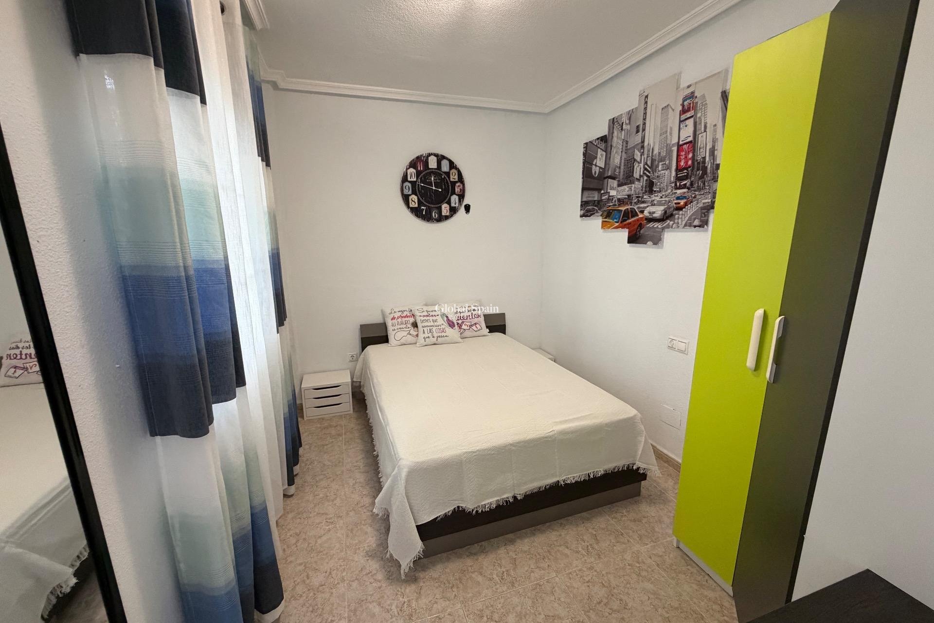 Wederverkoop - HUIS -
ORIHUELA COSTA - La Zenia