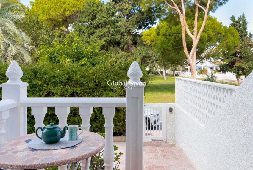Wederverkoop - HUIS -
ORIHUELA COSTA - La Zenia