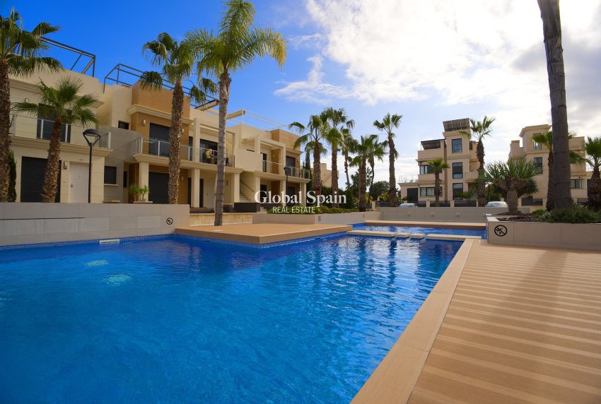 Wederverkoop - HUIS -
ORIHUELA COSTA - La Zenia