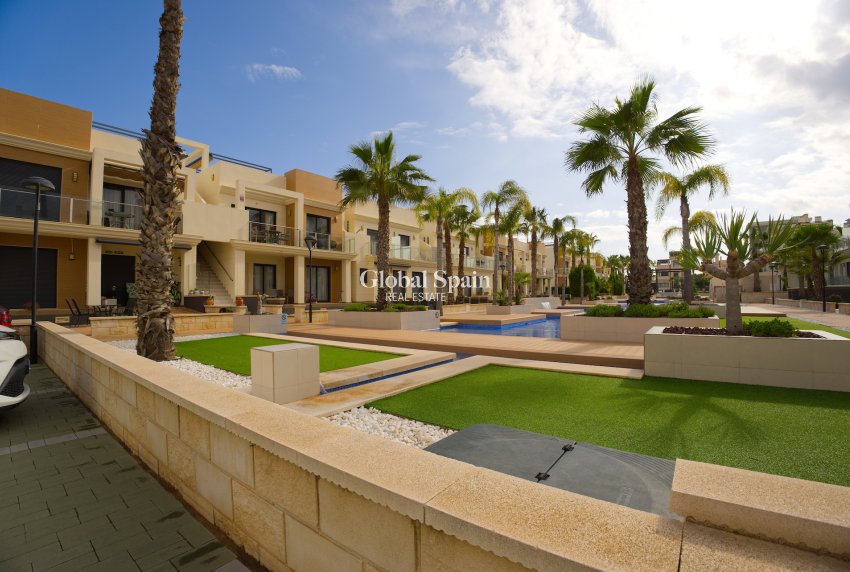 Wederverkoop - HUIS -
ORIHUELA COSTA - La Zenia
