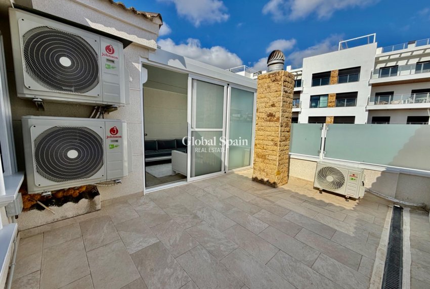 Wederverkoop - HUIS -
ORIHUELA COSTA - La Zenia