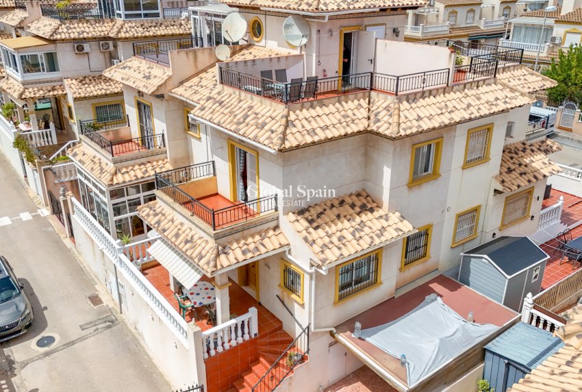 Wederverkoop - HUIS -
ORIHUELA COSTA - La Zenia