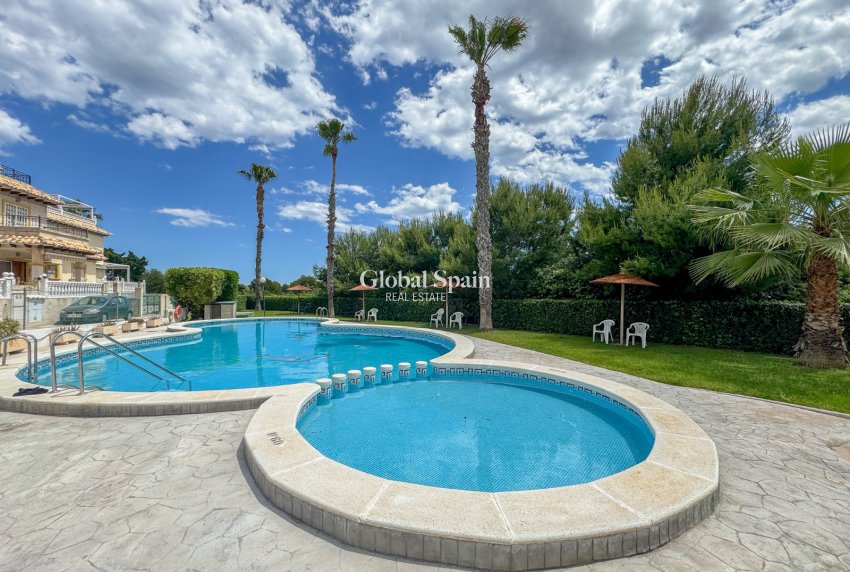 Wederverkoop - HUIS -
ORIHUELA COSTA - La Zenia