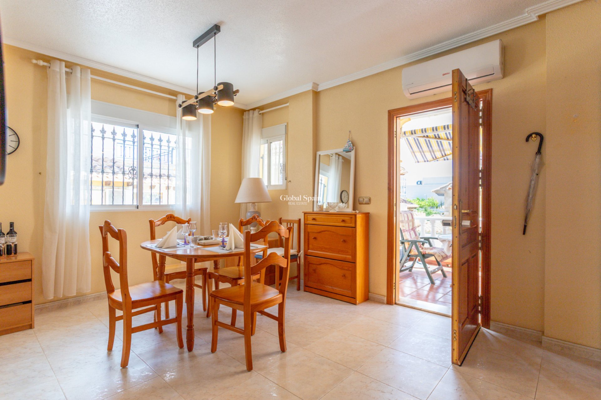 Wederverkoop - HUIS -
ORIHUELA COSTA - La Zenia