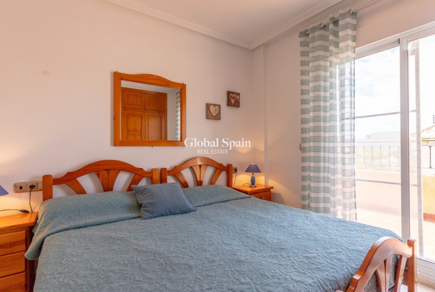 Wederverkoop - HUIS -
ORIHUELA COSTA - La Zenia