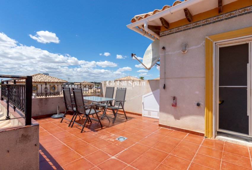 Wederverkoop - HUIS -
ORIHUELA COSTA - La Zenia