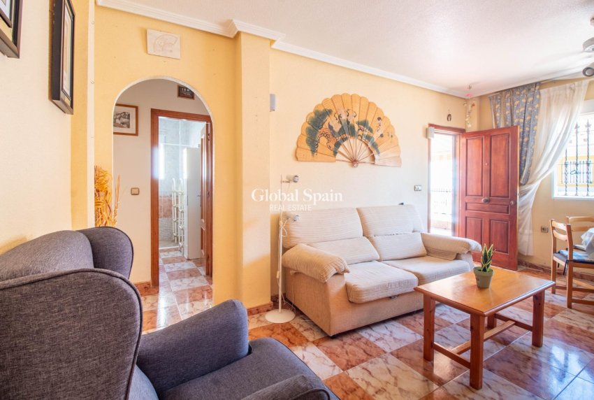 Wederverkoop - HUIS -
ORIHUELA COSTA - La Zenia