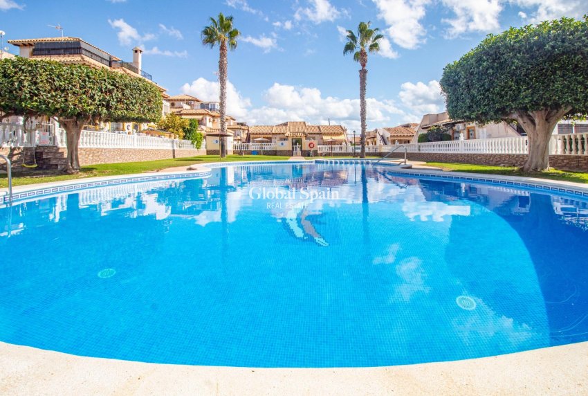 Wederverkoop - HUIS -
ORIHUELA COSTA - La Zenia