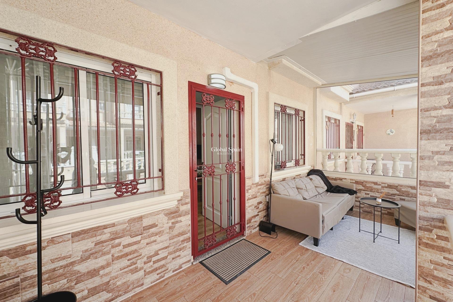 Wederverkoop - HUIS -
ORIHUELA COSTA - La Zenia