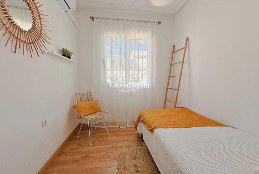 Wederverkoop - HUIS -
ORIHUELA COSTA - La Zenia