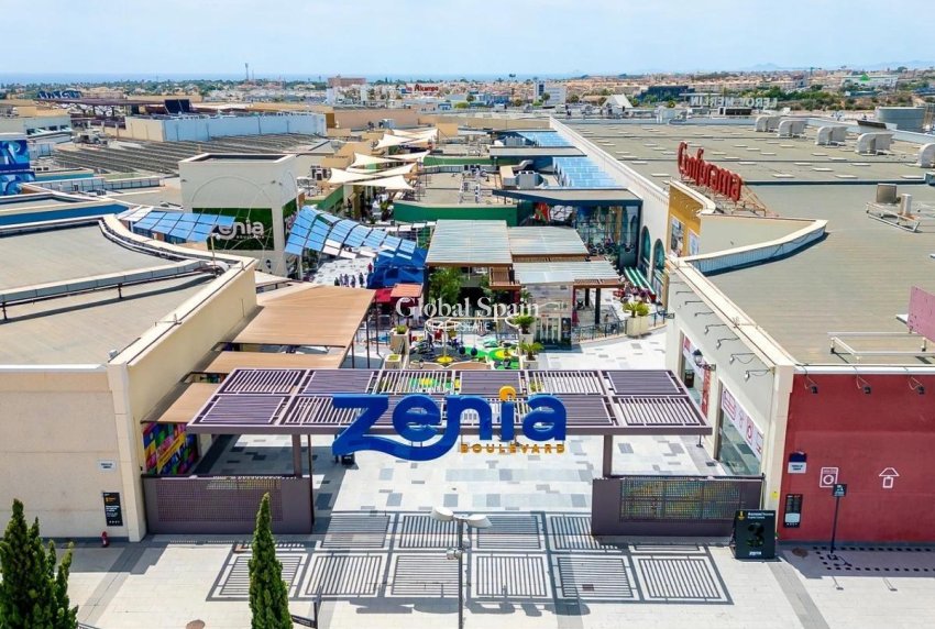 Wederverkoop - HUIS -
ORIHUELA COSTA - La Zenia