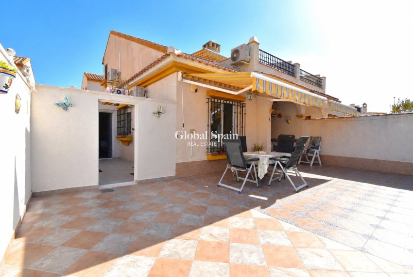 Wederverkoop - HUIS -
ORIHUELA COSTA - La Zenia