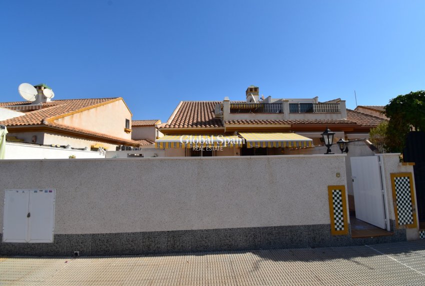 Wederverkoop - HUIS -
ORIHUELA COSTA - La Zenia