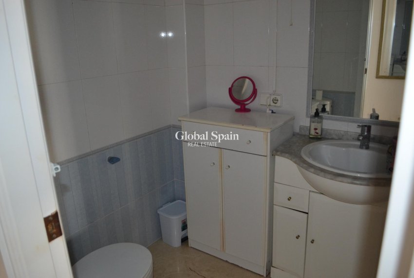 Wederverkoop - HUIS -
ORIHUELA COSTA - La Zenia