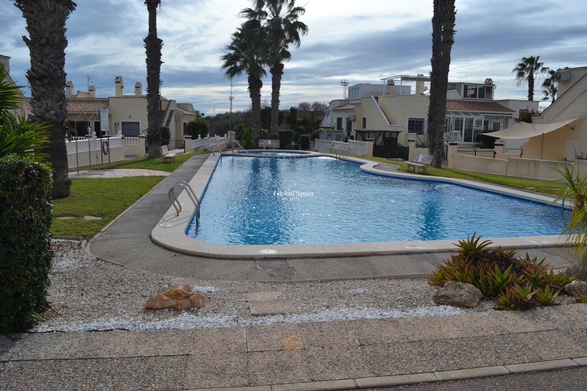 Wederverkoop - HUIS -
ORIHUELA COSTA - La Zenia