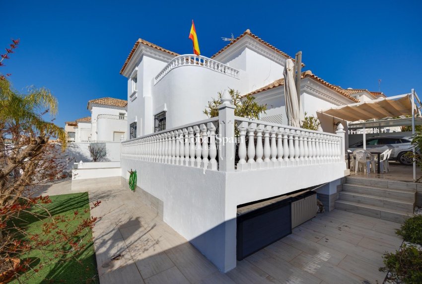 Wederverkoop - HUIS -
ORIHUELA COSTA - Las Filipinas