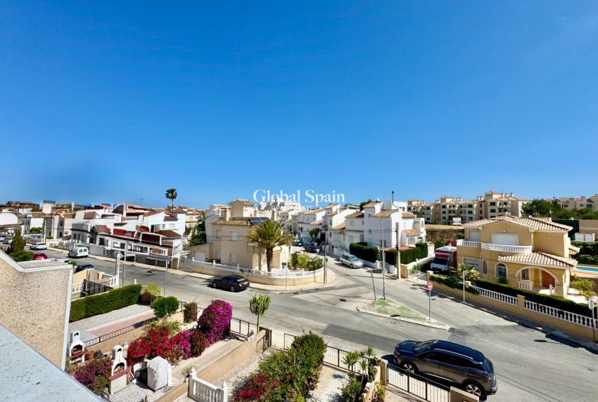Wederverkoop - HUIS -
ORIHUELA COSTA - Las Filipinas